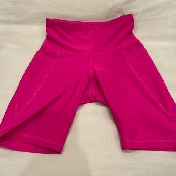 OLD NAVY HOT PINK BIKER SHORTS SIZE XS - Picture 1 of 4
